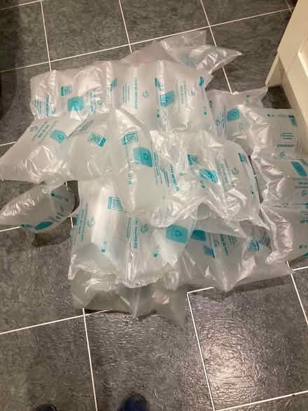 Photo of free Air pockets for packaging (Woodley RG5) #1