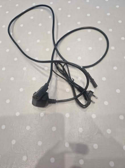 Photo of free One computer and one printer lead (Castor) #1