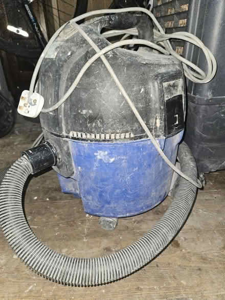 Photo of free Industrial workers hoover (Walton L4) #1
