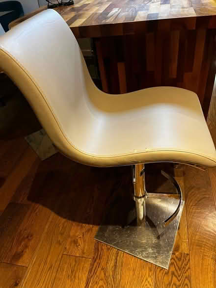 Photo of free 4 bar stools, adjustable height (Brixton Hill SW2) #1
