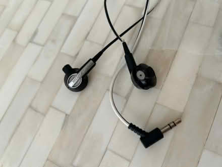 Photo of free Bose headphones (Tunbridge Wells N. TN1) #3
