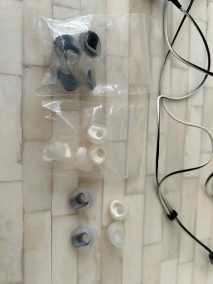 Photo of free Bose headphones (Tunbridge Wells N. TN1) #4