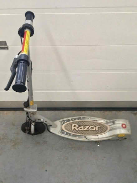 Photo of free Razor E100 Scooter - spares/repairs (Abingdon, OX14) #1