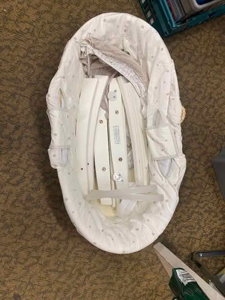Photo of free Mamas and papas Moses basket (Matlock DE4) #1
