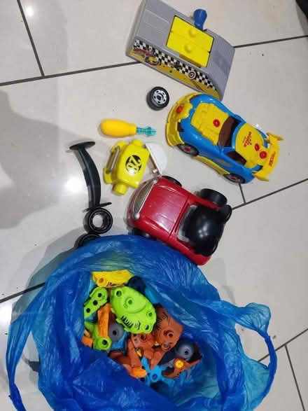 Photo of free construction toys with screwdriver. (Northwood HA6) #1