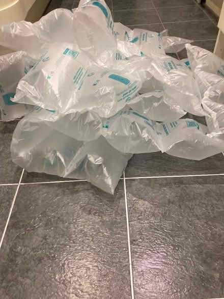 Photo of free Air pockets for packaging (Woodley RG5) #2