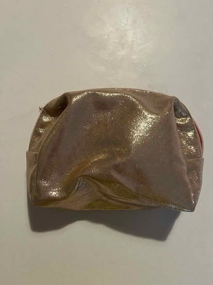 Photo of free Gold makeup bag (E2) #2