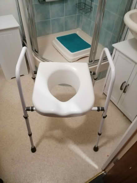 Photo of free Raised Toilet Seat with Arms (Linslade LU7) #1
