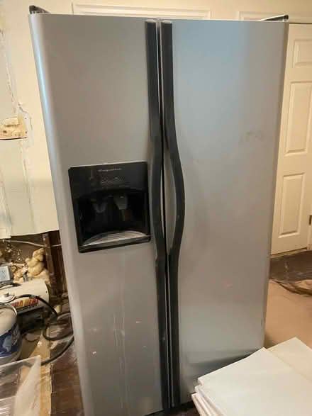 Photo of free Refrigerator (Tarzana 91356) #1