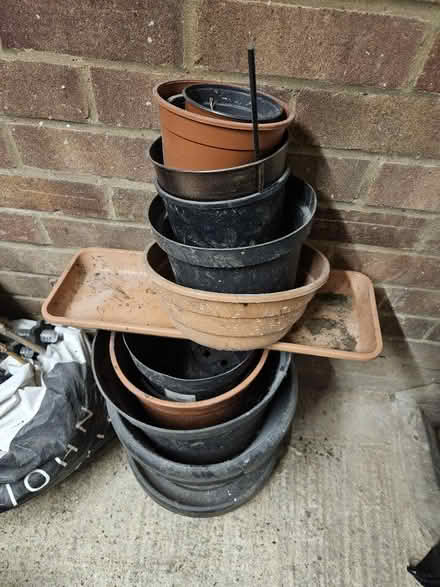 Photo of free Plant pots (Welwyn Garden City AL7) #1