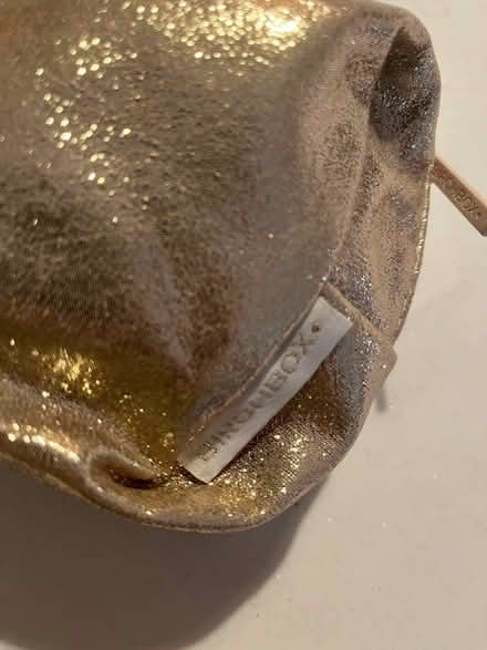 Photo of free Gold makeup bag (E2) #3