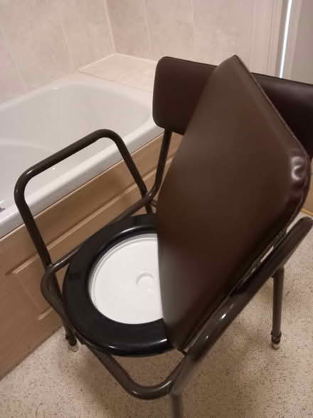Photo of free Commode (centre Banbury OX16) #1