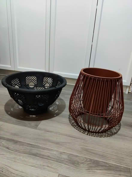 Photo of free Plant pot and hanging basket (ME15) #1