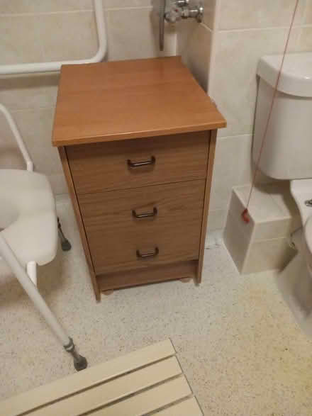 Photo of free snall chest of drawers (centre Banbury OX16) #1