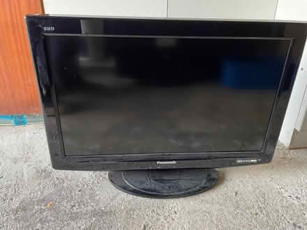 Photo of free Flat screen TV (Hinchley Wood KT10) #2