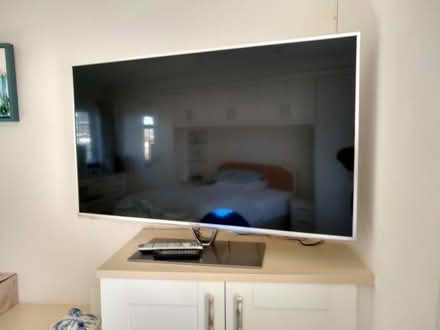 Photo of free TV (Knotty Green HP9) #1