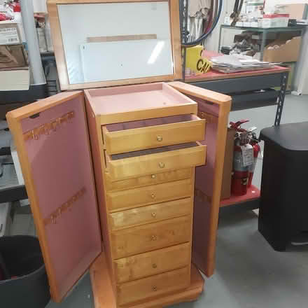 Photo of free Stand up jewelry box (Flemington) #1