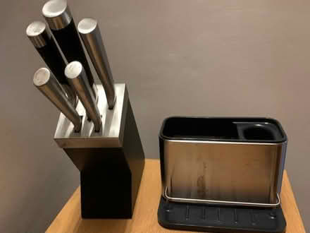 Photo of free Knife block and kitchen sink caddy (BT14) #1