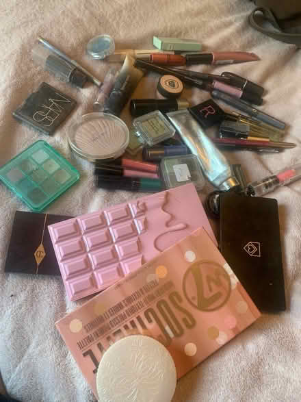 Photo of free Make up lots of (WD19 oxhey) #1