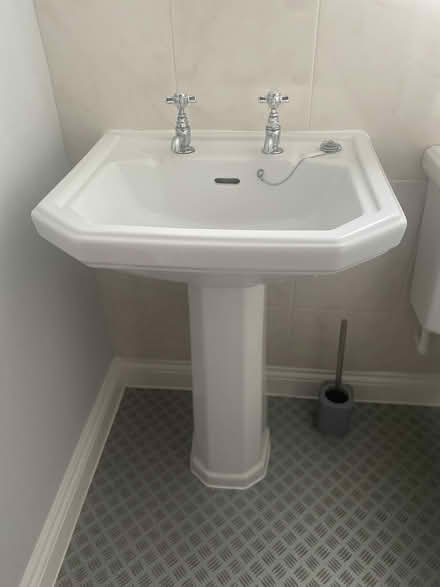 Photo of free Bathroom suite (furzton MK4) #2