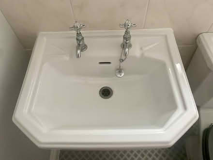 Photo of free Bathroom suite (furzton MK4) #3
