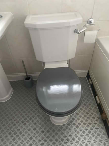 Photo of free Bathroom suite (furzton MK4) #4