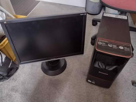 Photo of free PC & screen (Stratford-upon-Avon CV37) #1