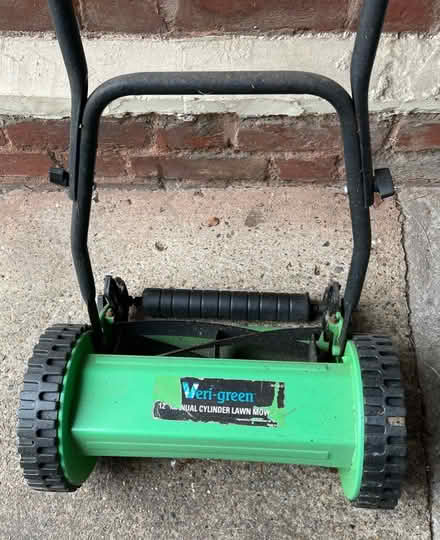 Photo of free Push Mower needs sharpening and TLC (Crystal Palace SE19) #3
