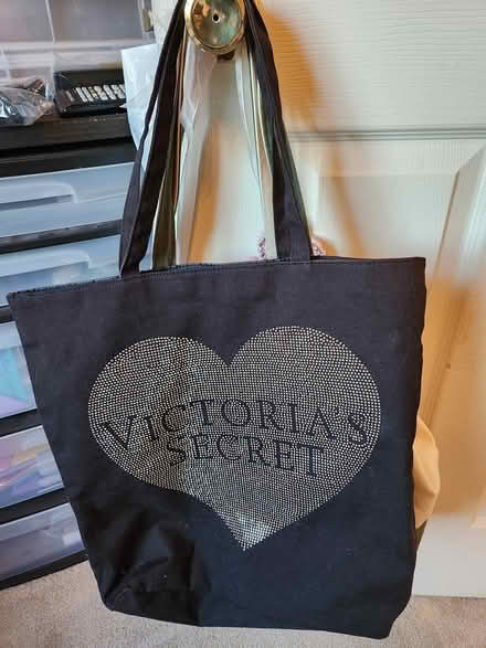 Photo of free Victoria's Secret Black Tote (Marlboro) #1