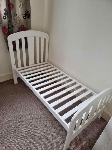 Photo of free Baby/toddler cot bed (Croydon) #1