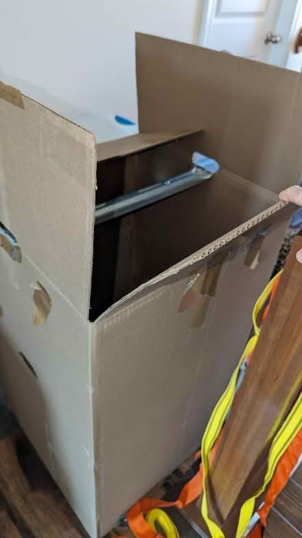 Photo of free Short wardrobe moving box (Stonechase) #1