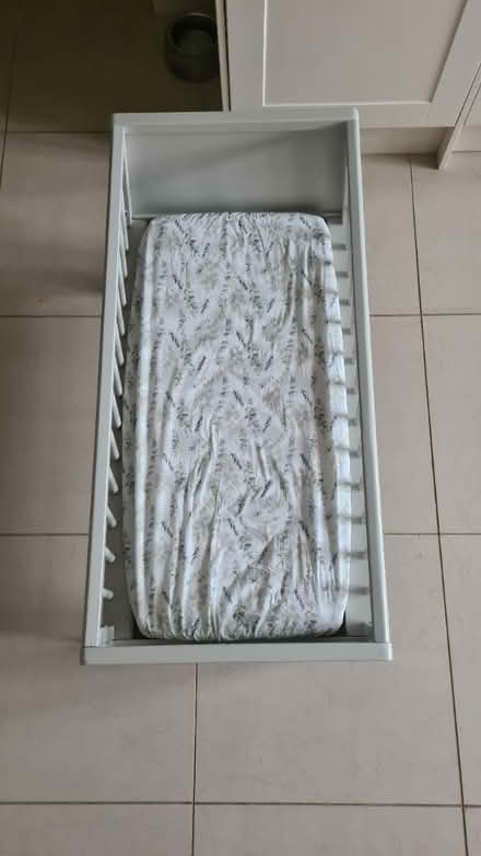 Photo of free Baby crib (RH1) #1
