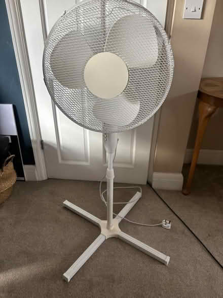 Photo of free Tower fan (Welling DA7) #1