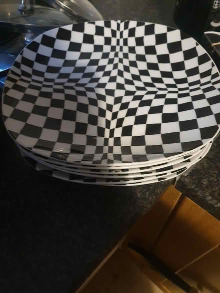 Photo of free 6 dinner plates (BT24) #1