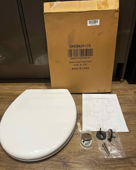 Photo of free Toilet seat with small missing part (HA8 / Edgware) #4