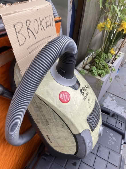 Photo of free broken miele - motor blown - n8 (N8 7 Off Middle Lane) #2
