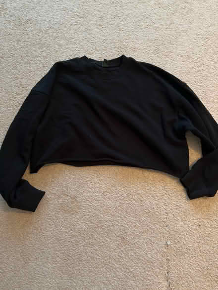 Photo of free Cropped long-sleeve sweatshirt (East Bradford) #1