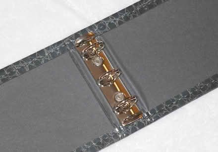 Photo of free elongated 3-ring binder (cheq hldr) (Viewmount/Merivale area) #4