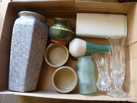 Photo of free box of vases and ramekins (Starbeck HG2) #1