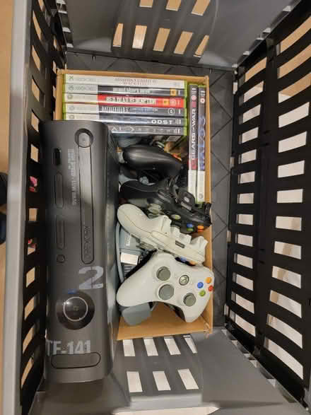 Photo of free xbox 360 console, 4 controllers and 8 games (TN24) #2