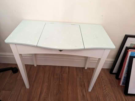 Photo of free Girls desk (Leigh-on-Sea SS9) #2
