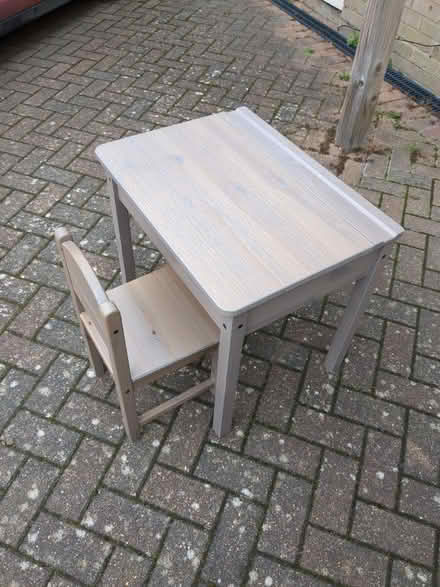 Photo of free Small desk and chair (Cholsey) #1