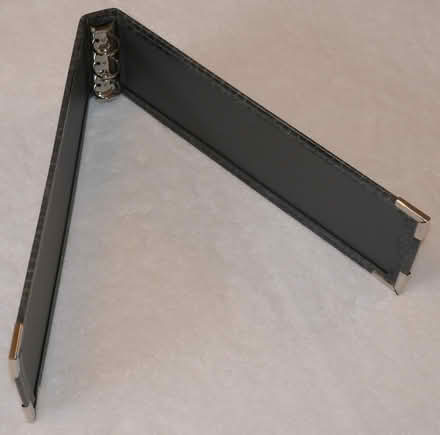 Photo of free elongated 3-ring binder (cheq hldr) (Viewmount/Merivale area) #1