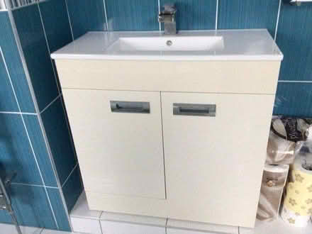 Photo of free Sink and cabinet (Atherstone) #1