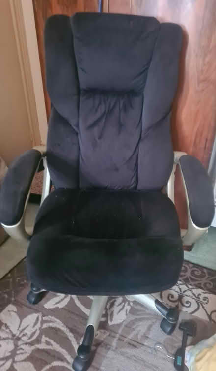 Photo of free Black velvety swivel chair (IP1) #1