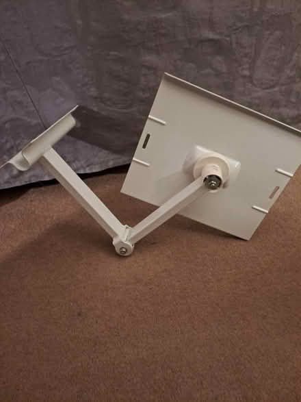 Photo of free TV/Monitor bracket (Fields End HP1) #1