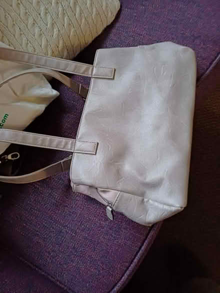 Photo of free Cream and beige handbag (Gedling NG4) #1