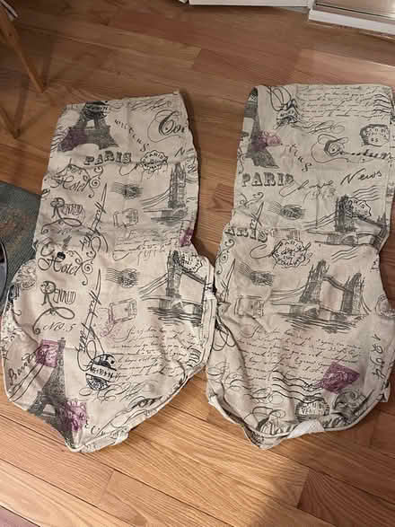 Photo of free 2 chair covers, Paris theme design (Pentagon City) #1