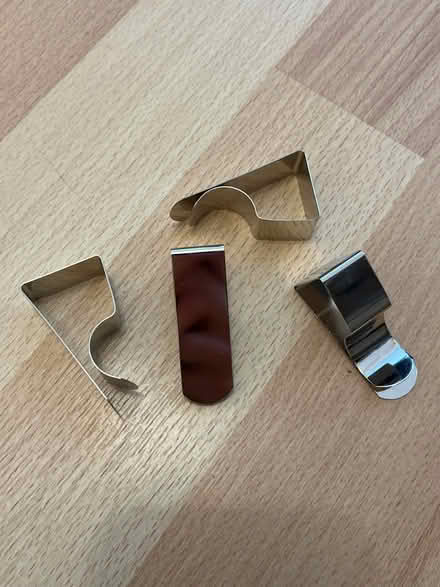 Photo of free Metal paper/cloth clips (M21) #1
