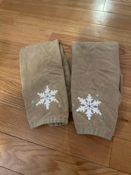 Photo of free 2 Christmas / holiday hand towels (Pentagon City) #1
